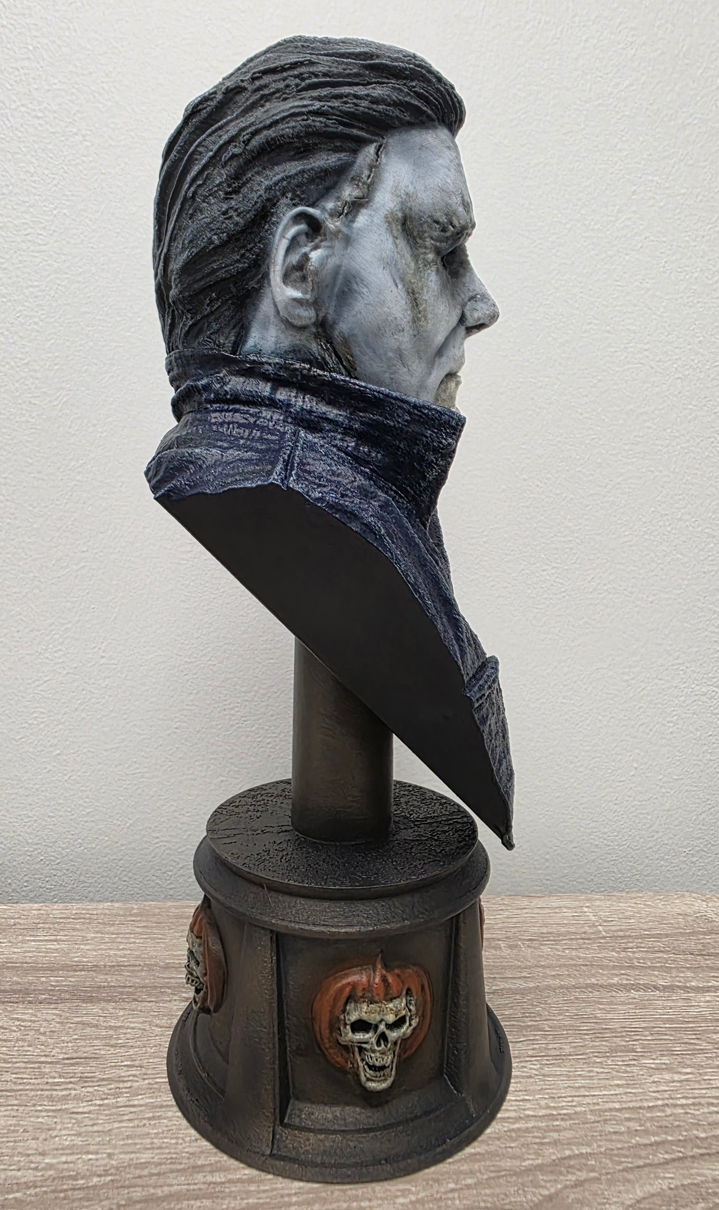 Michael Myers Halloween Bust – Hand-Painted Horror Collectible | 12.5” Premium Display Statue