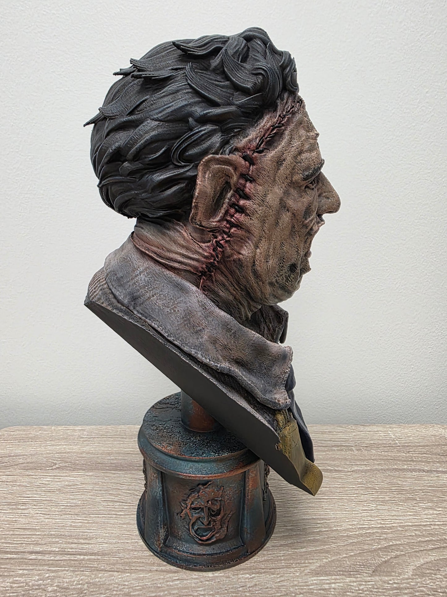 Leatherface Collector Premium Bust – Hand-Painted Horror Statue | Texas Chainsaw Massacre Inspired